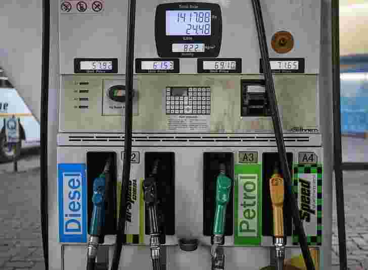 柴油落在城市的汽油价格上涨;在这里查看价格