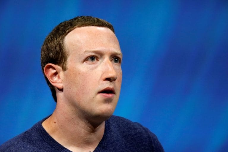 报告称,考虑监督Facebook Zuckerberg的联邦监管机构