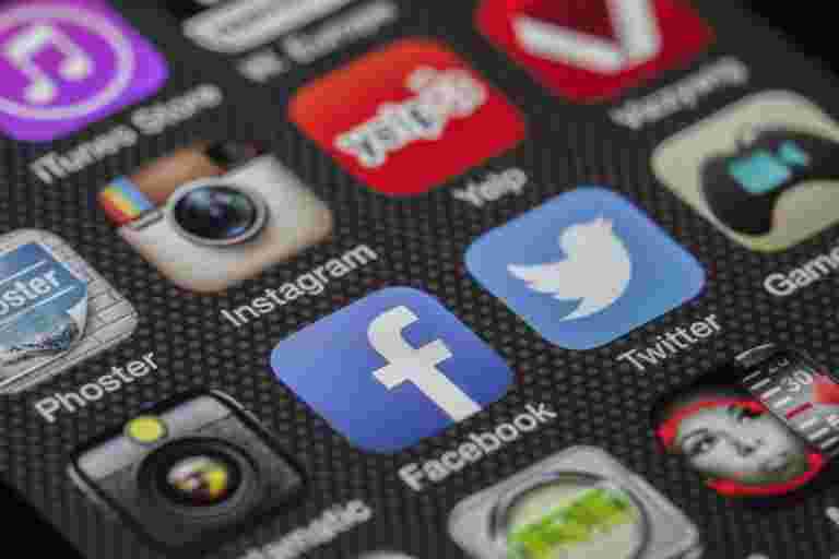 政府要收紧社交媒体规则，将使公司对共享的内容负责