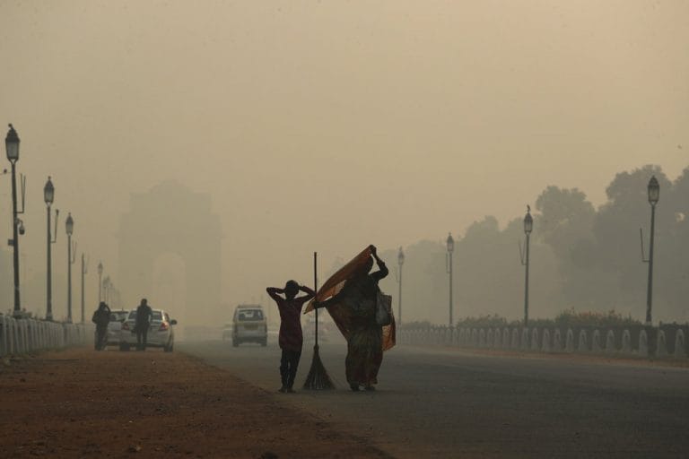 德里的空气污染上升，滑到“非常贫穷”的类别：当局