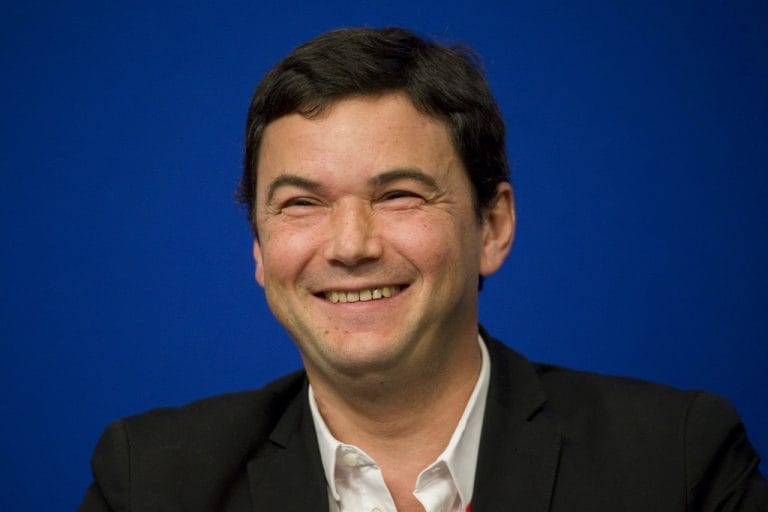 着名的法国经济学家Thomas Piketty捍卫国会的最低收入保障计划